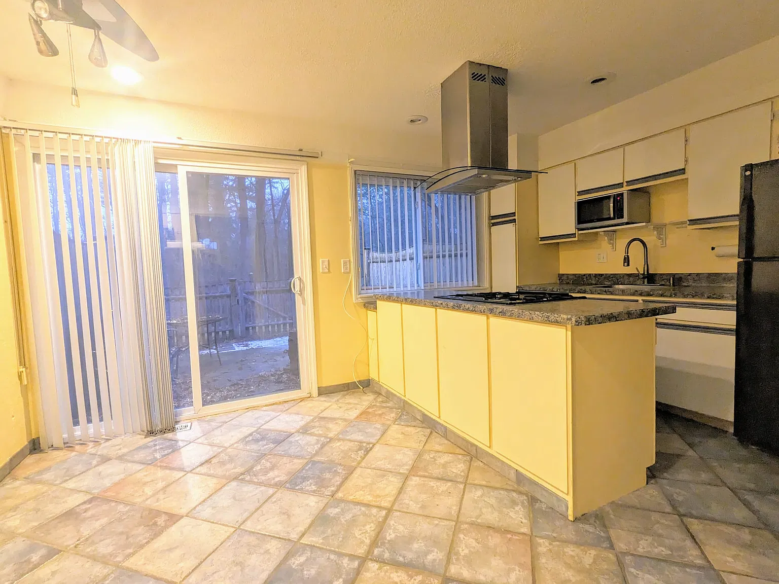 1 bed, 1.5 bath, 698 sqft, $1,950 — Photo 1