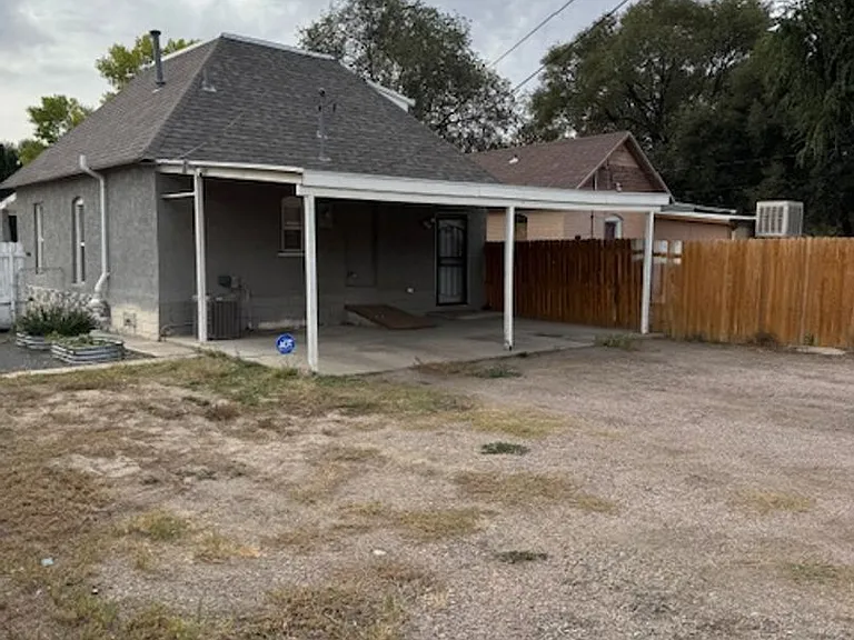 829 E 3rd St — Photo 11