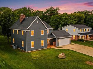 3971 S 118th St, Greenfield, WI 53228