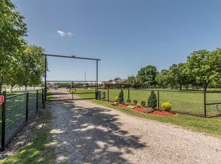 10114 N L St, La Porte, TX 77571