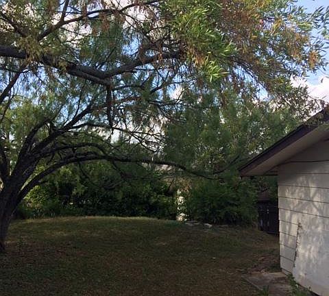 4th image of 2523 Town Briar St