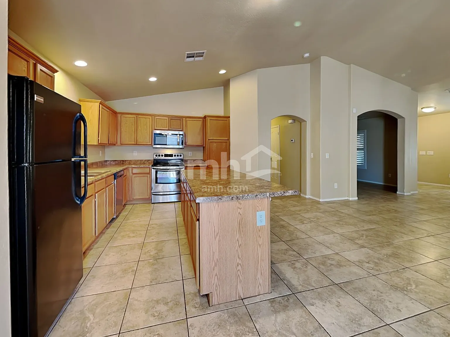 3 bed, 2.0 bath, 1645 sqft, $1,995 — Photo 3