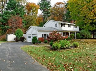 22 Pepper Hollow Dr, Clifton Park, NY 12065
