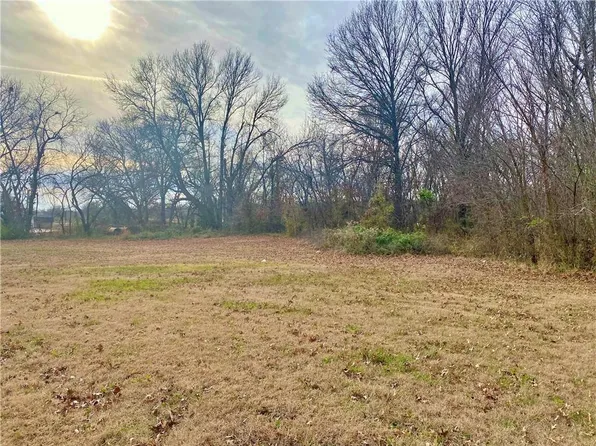 501 Canterbury Rd, Pittsburg, KS 66762