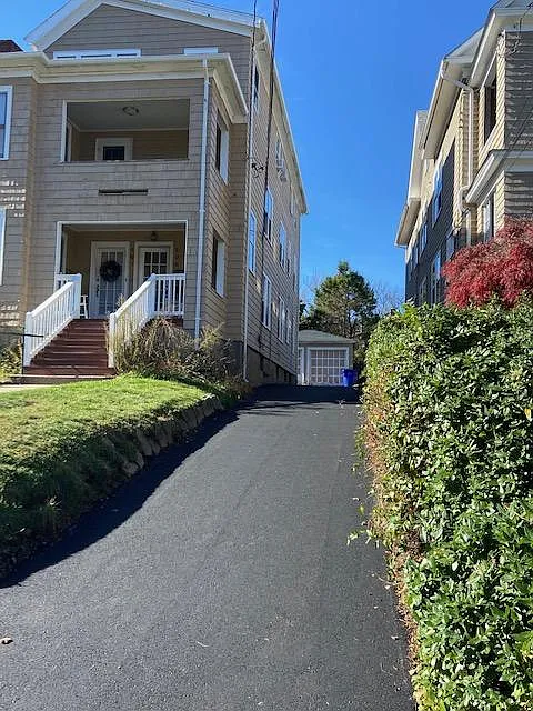 Building Photo - 105 Maplewood Ave #3
