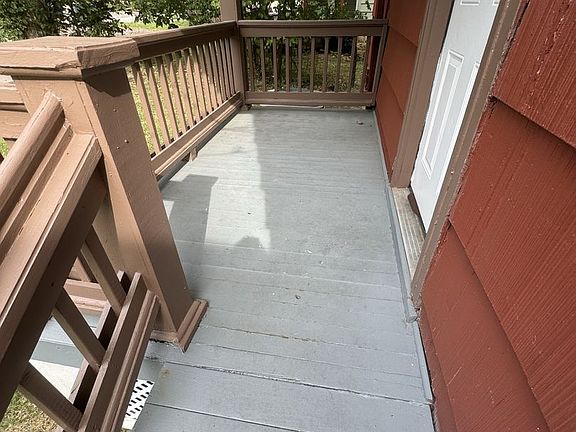 5th image of 196 E Northwood Ave