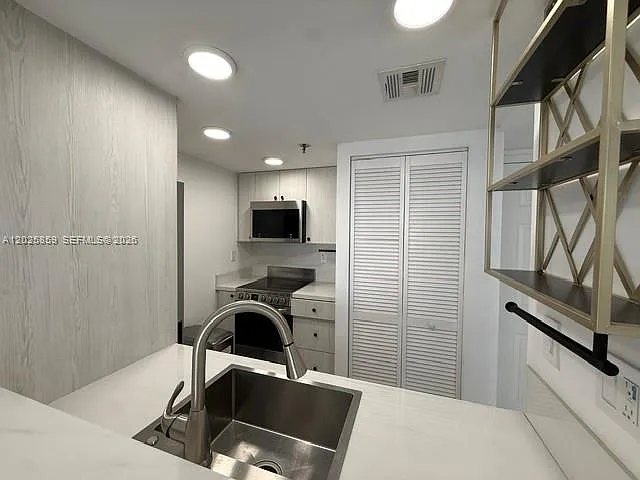 540 Brickell Key Dr #1024 — Photo 21