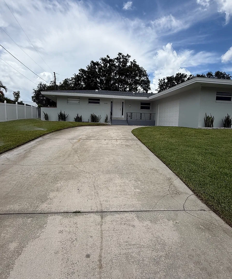 1135 Granada Ave — Photo 3