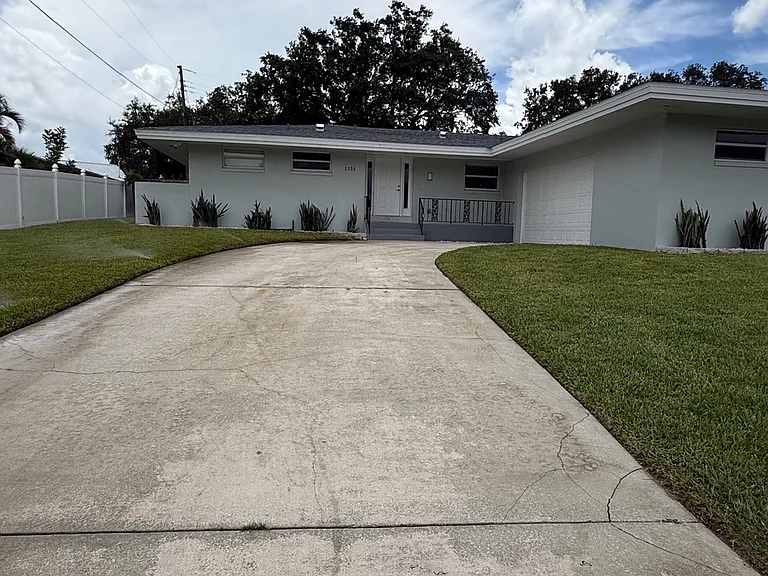 1135 Granada Ave
