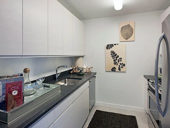 3rd image of 5-11 47th Ave #12D