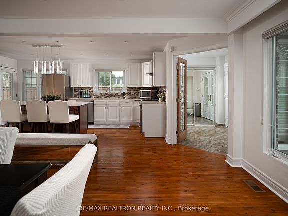 4th image of 132 Morgan Ave