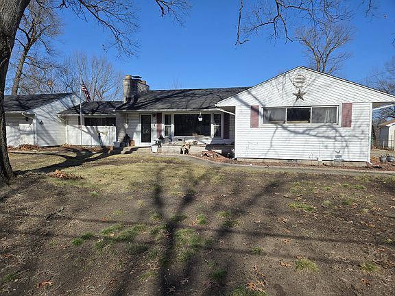 3rd image of 1950 Riverlane Dr