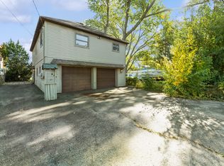 616 Country Club Dr, McHenry, IL 60050