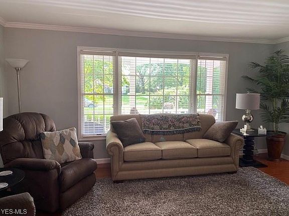 5th image of 3101 Crescent Dr NE