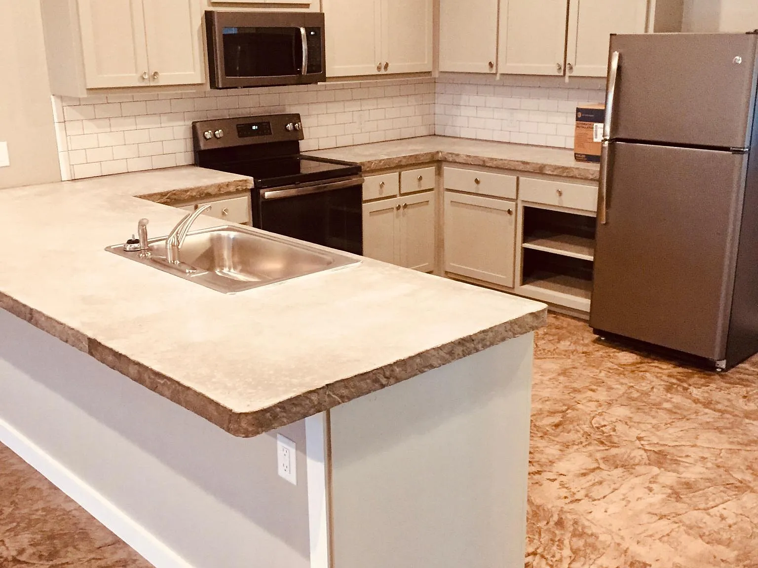 704 Dave Ln — Photo 3