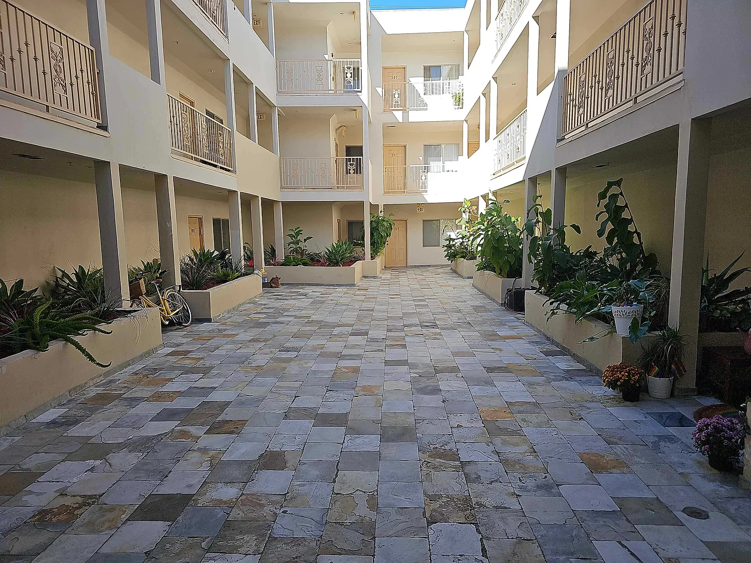 2 bed, $2,995 — Photo 4