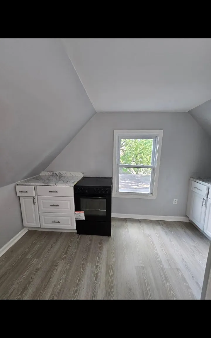 1 bed, $1,300 — Photo 1