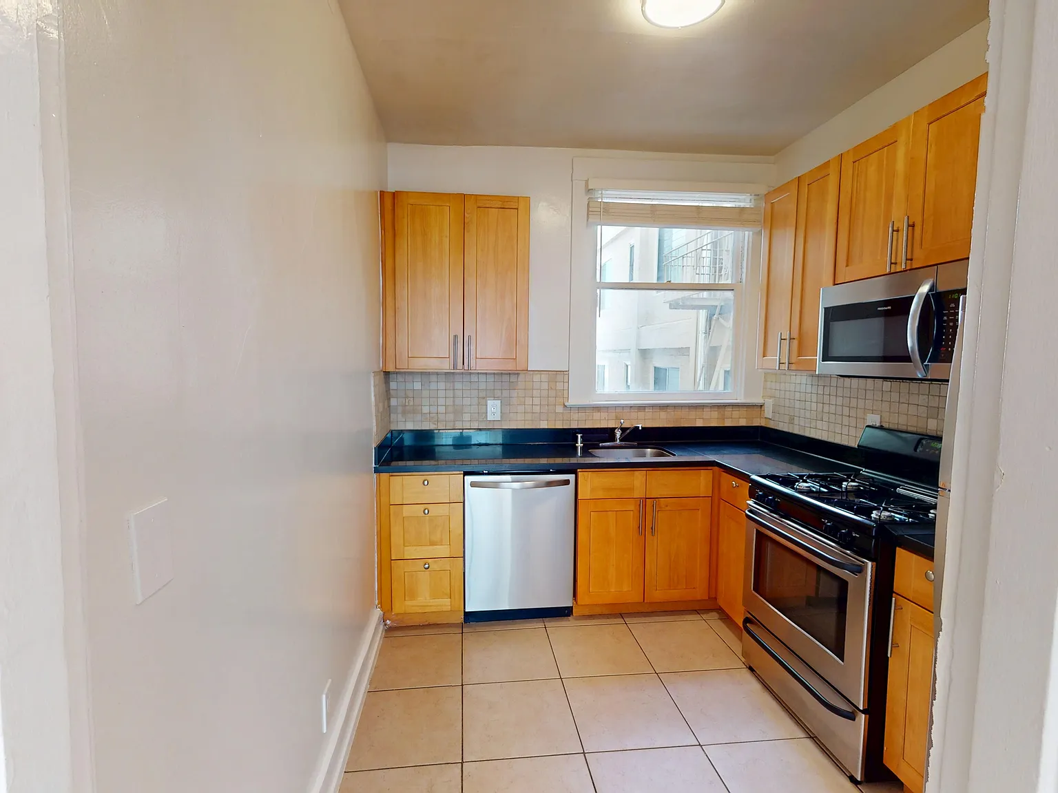 814 California Street — Photo 3