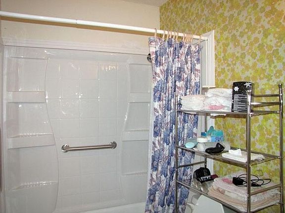5th image of 2045 Hemlock Dr