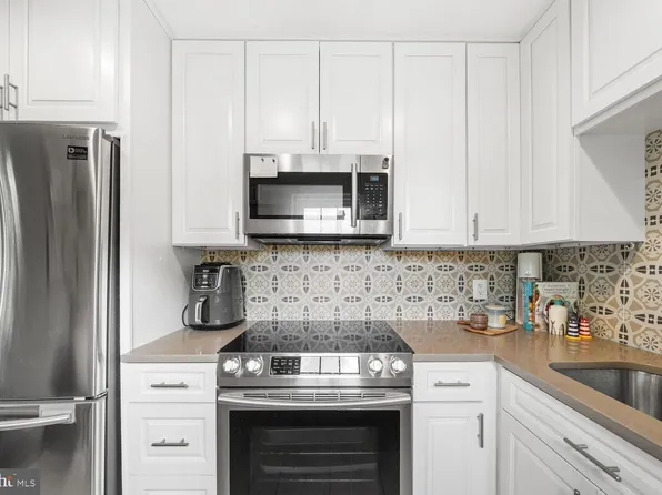 4520 36th St S APT B2, Arlington, VA 22206
