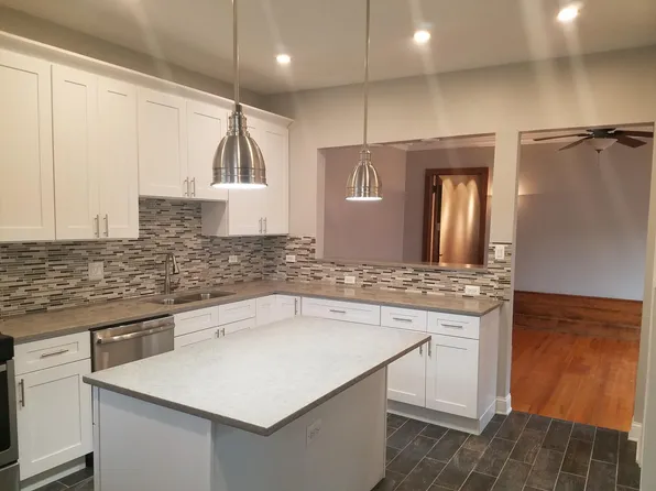 1227 E Hyde Park Blvd APT 3, Chicago, IL 60615