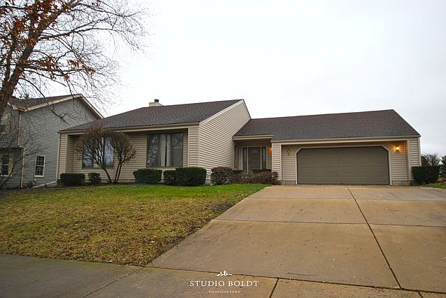 1st image of 800 Cottonwood Dr