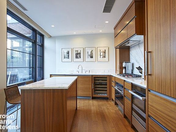 3rd image of 150 Charles St APT 5CN