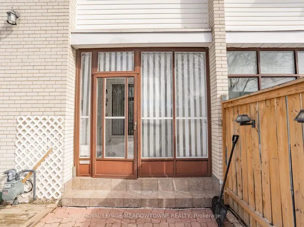 61 Ardglen Dr #19, Brampton, ON L6W 1V1