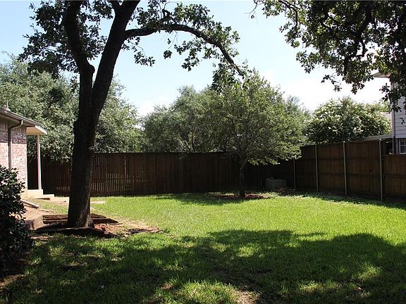 3rd image of 748 Thousand Oaks Dr