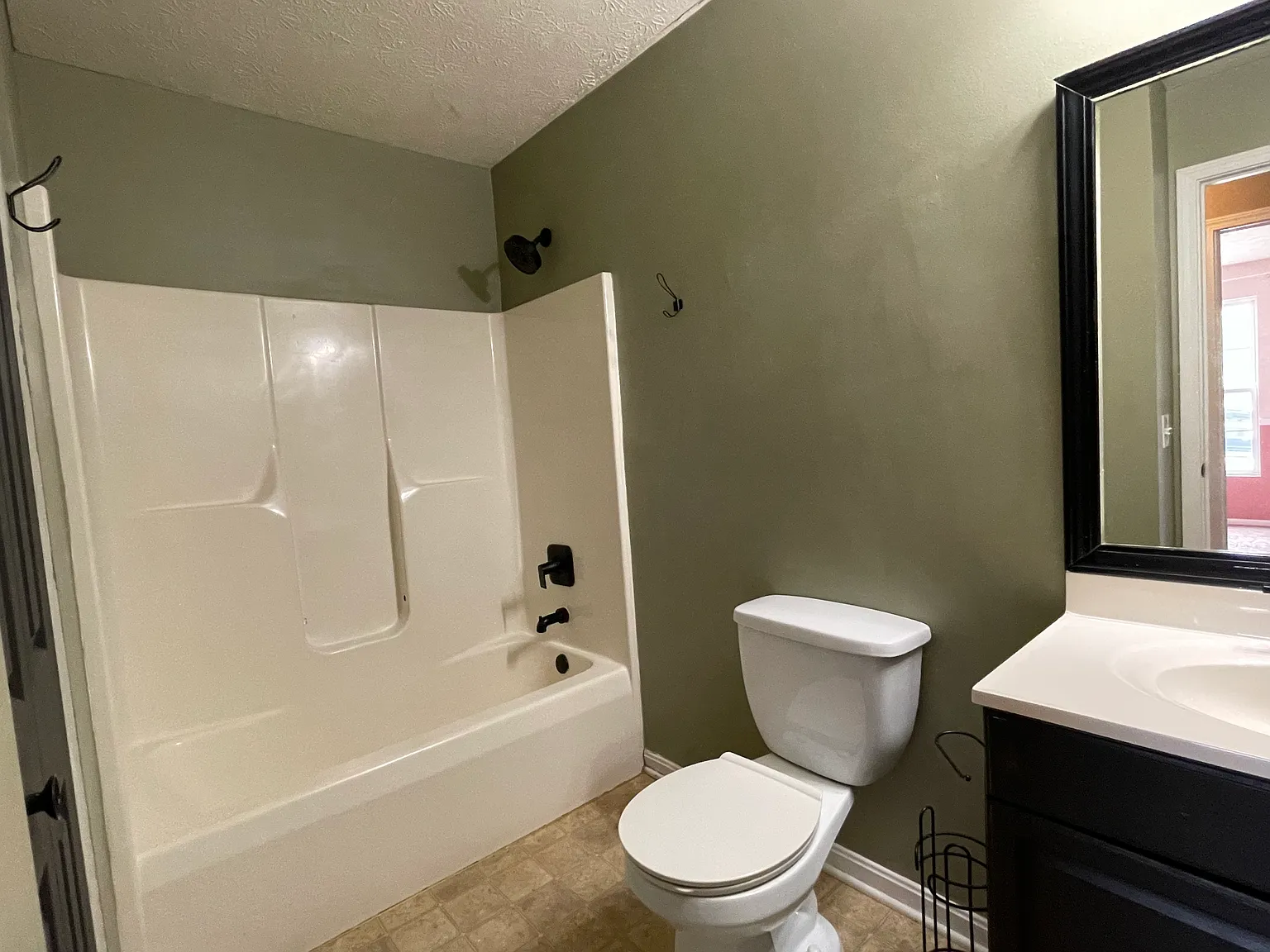 3 bed, 1465 sqft, $2,400 — Photo 3
