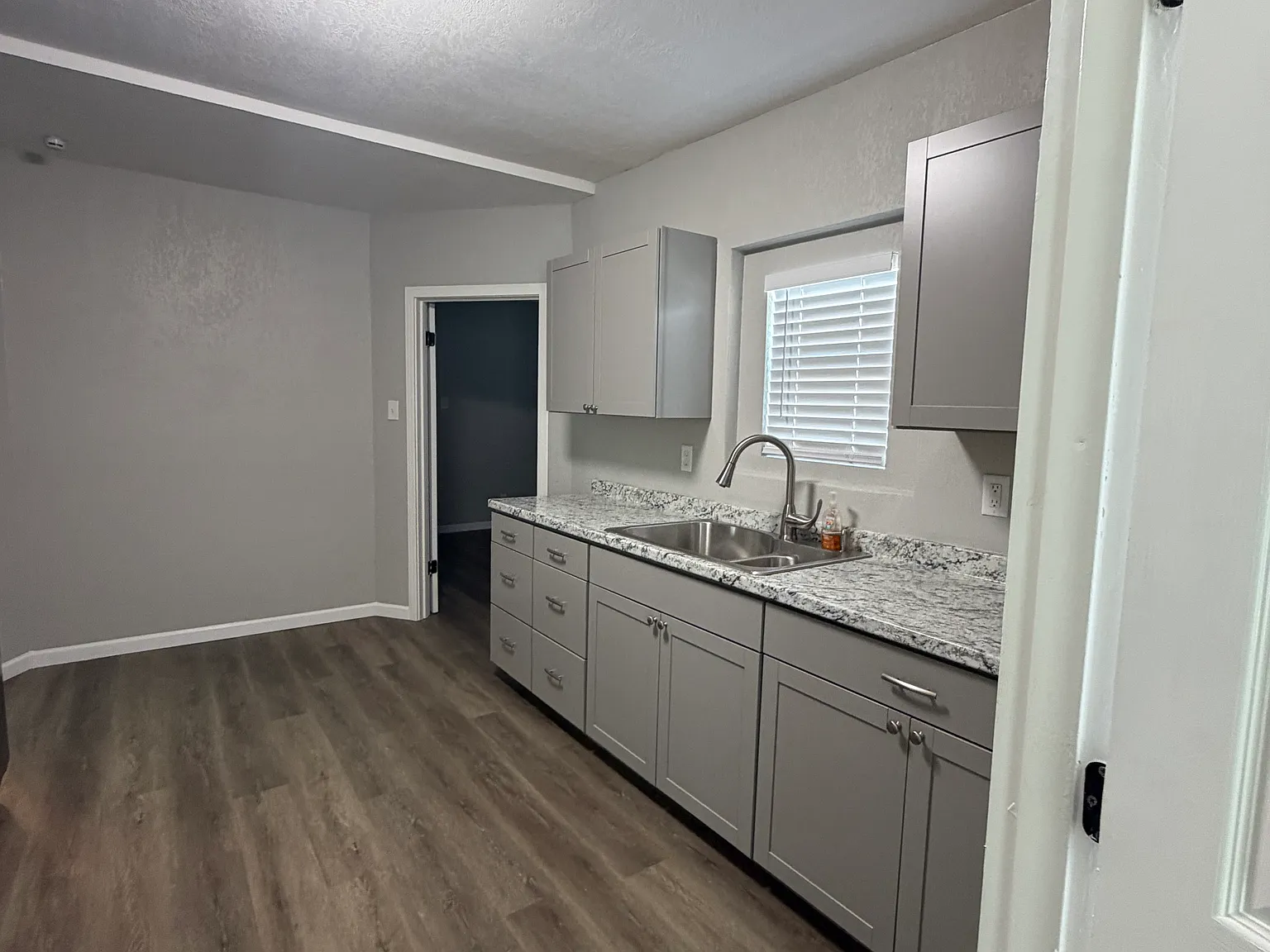 2 bed, 1.5 bath, 960 sqft, $1,400 — Photo 4