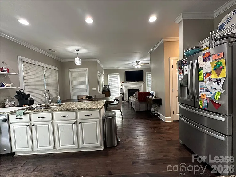 819 Stargard Ct — Photo 10