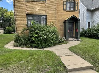 907 15th St #2, Rockford, IL 61104