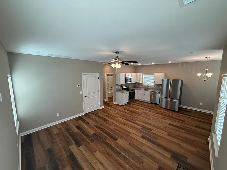 826 Rosemary Ln — Photo 2
