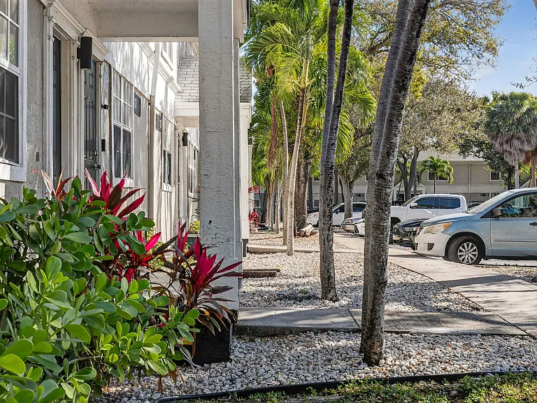 Oakwood Townhomes — Photo 20