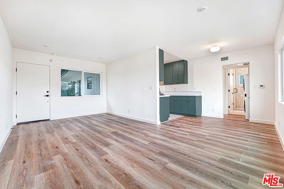 1 bed, 1.0 bath, 550 sqft, $3,800 — Photo 2