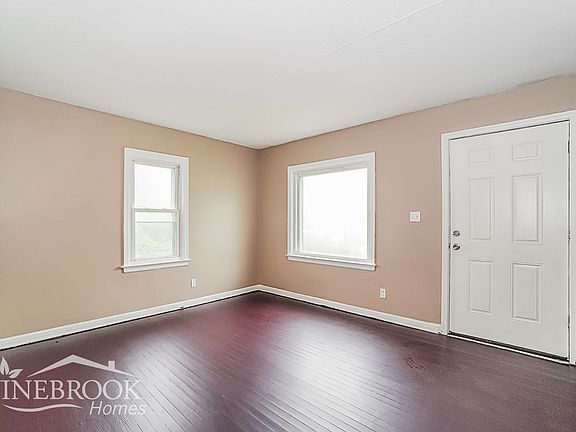 4th image of 2430 Meredith Dr