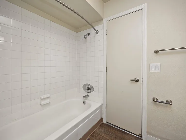 Jordan (Renovated) - 2 Bed / 2 Bath - 1,000 Sq.Ft.