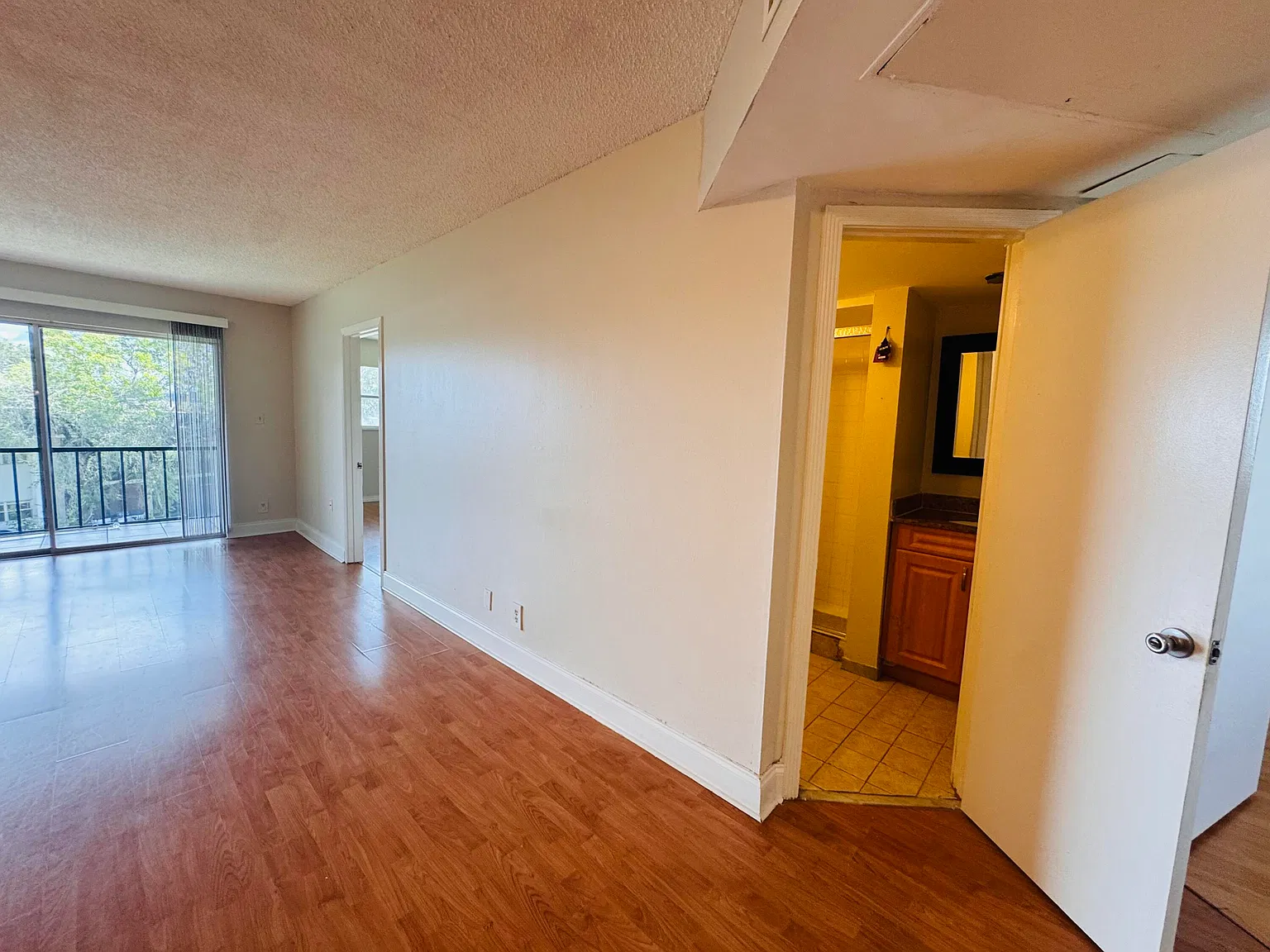 2 bed, 2.0 bath, 949 sqft, $1,600 — Photo 1