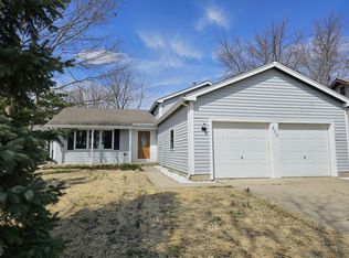 888 Bennington Dr, Crystal Lake, IL 60014