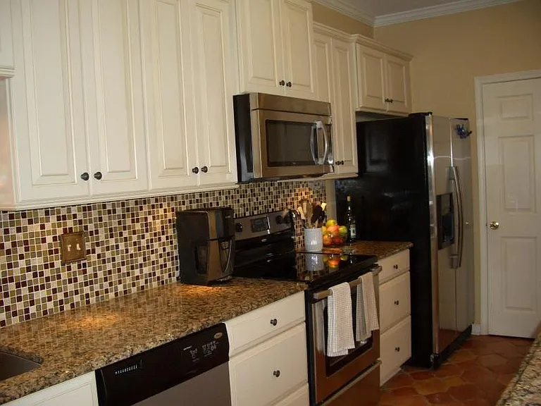 1600 Long Grove Dr #126 — Photo 5