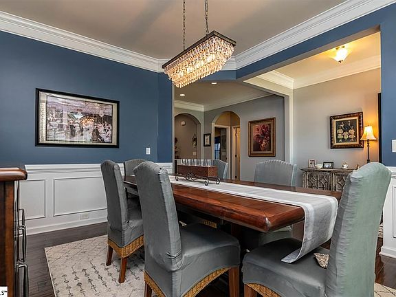 5th image of 207 Chapel Hill Ln