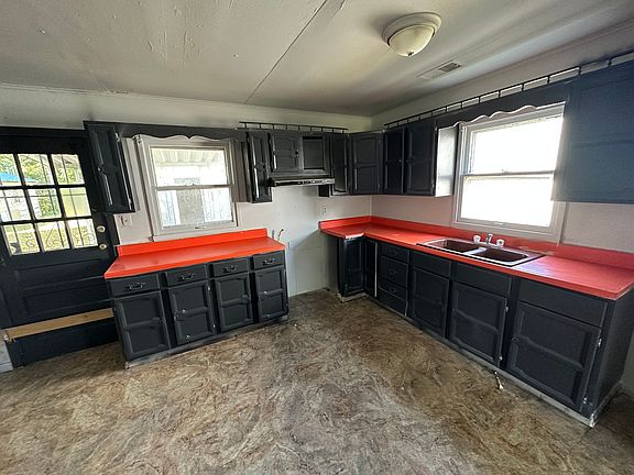 4th image of 1018 Giddings St