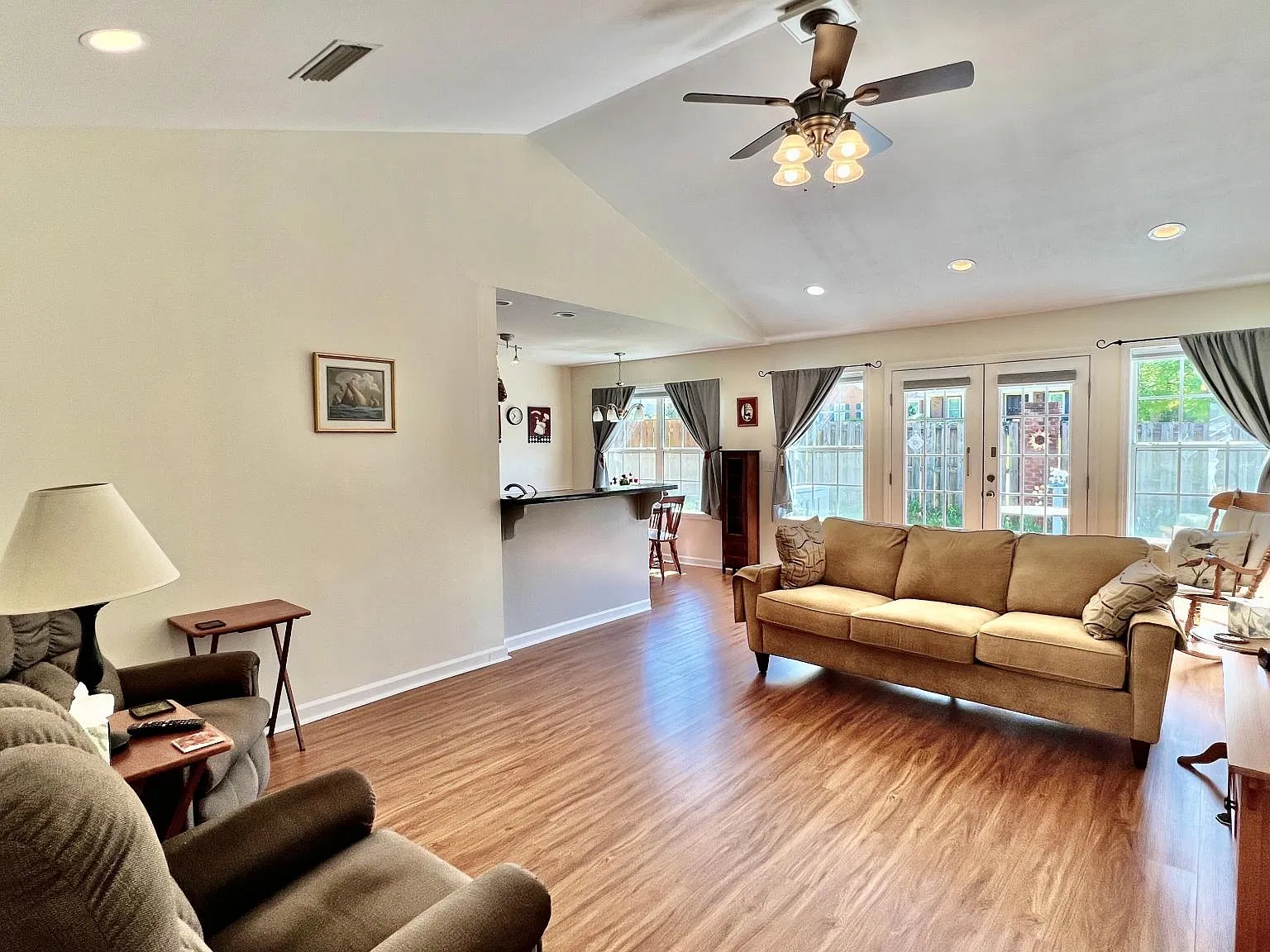 3 bed, 1297 sqft, $1,500 — Photo 4