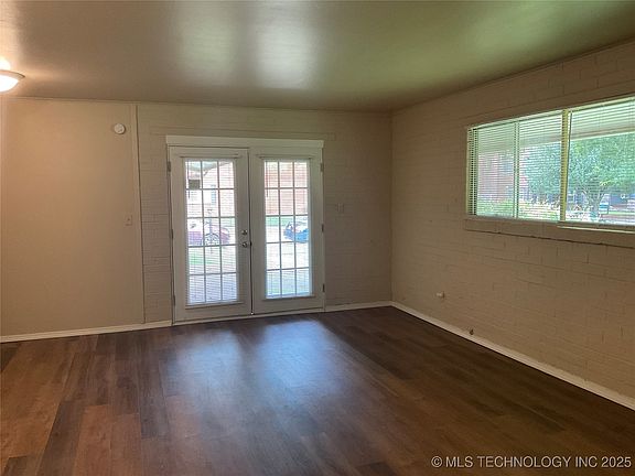 4th image of 1221 S Saint Louis Ave #B