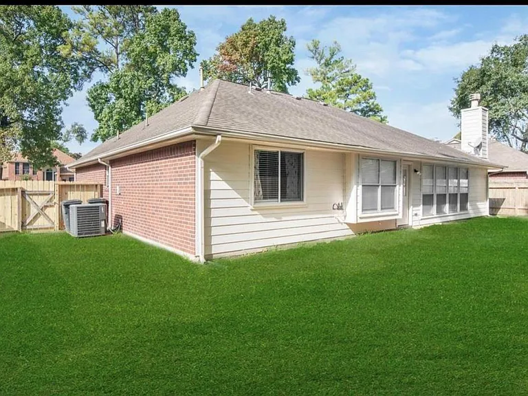 3210 Woodcreek Glen Ln — Photo 25
