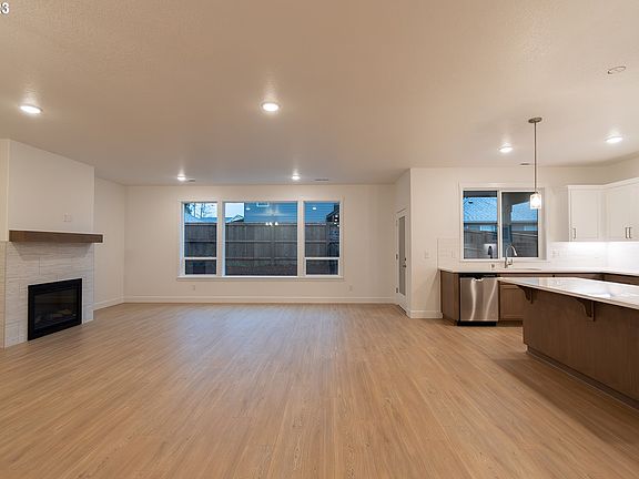 4th image of 2419 NE 3rd Ave
