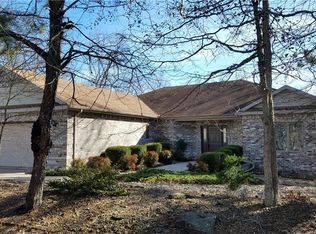 4 Neffwood Ln, Bella Vista, AR 72715