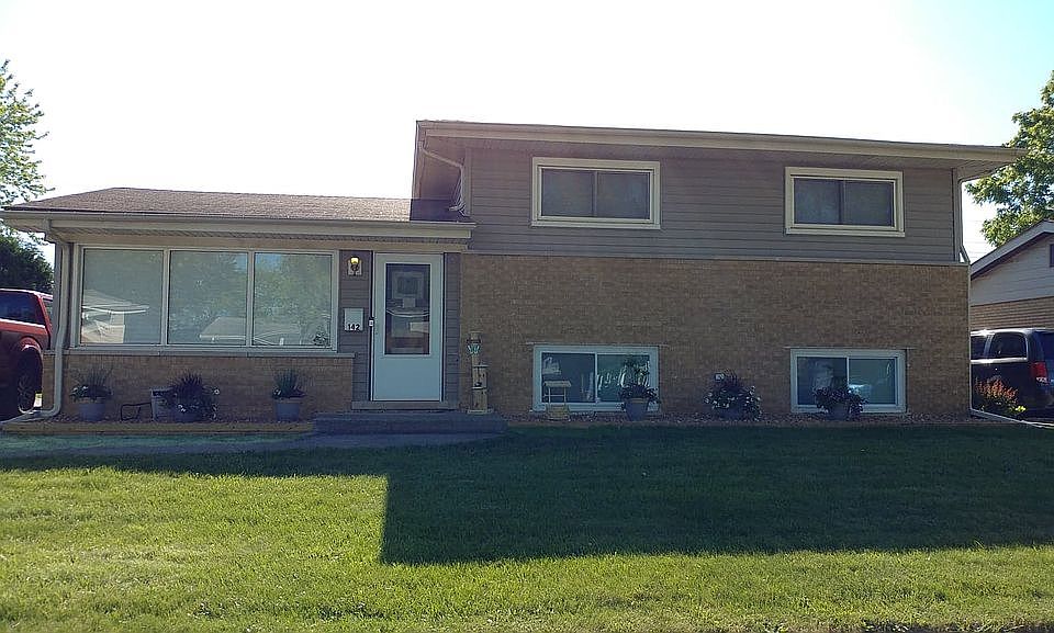 1st image of 142 N Pamela Dr