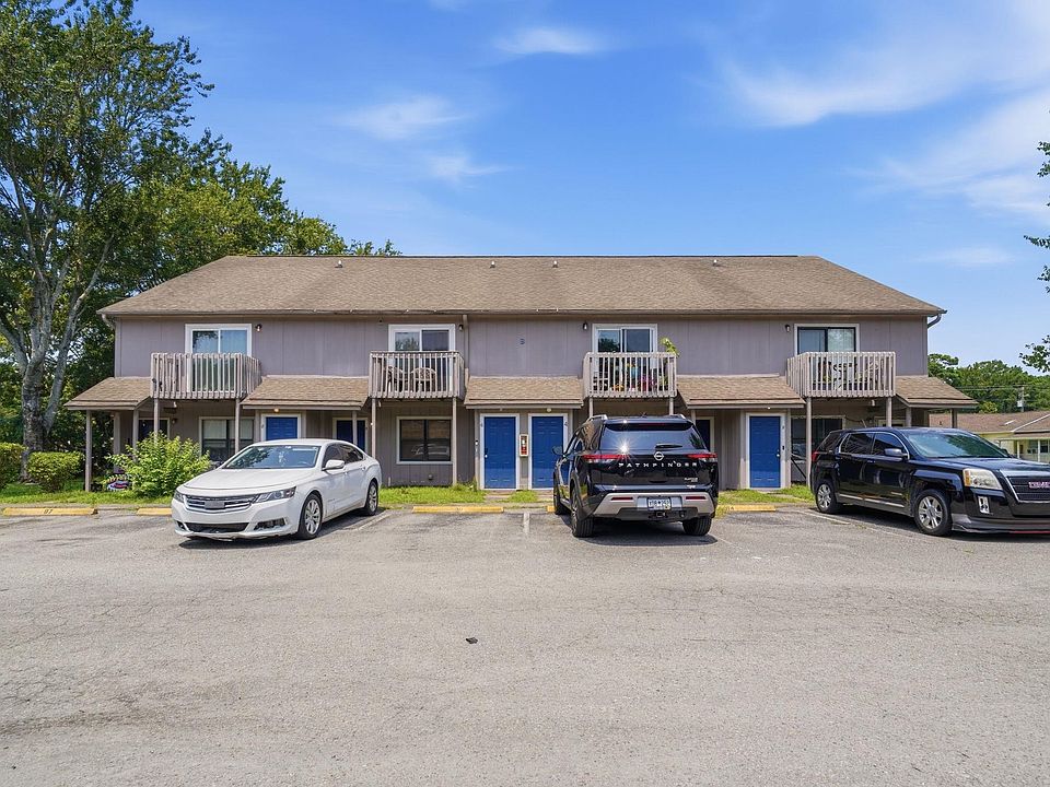 1st image of 500 Oak Circle #B4